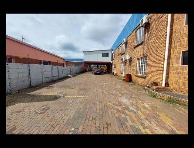 1,600M² WAREHOUSE TO LET IN ANDERBOLT